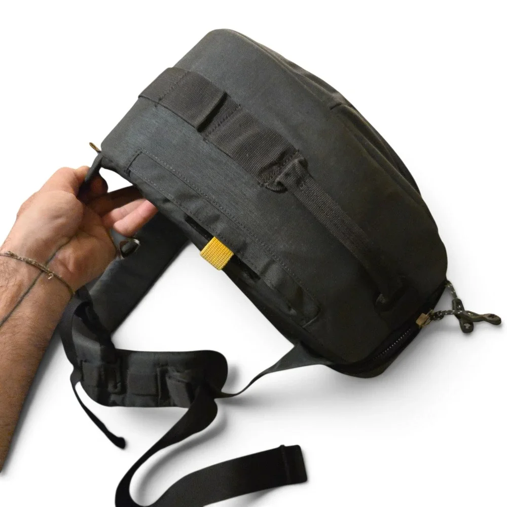 Mountainsmith Descent Camera Sling Bag OS Unisex Black Yellow Padded Strap Tech